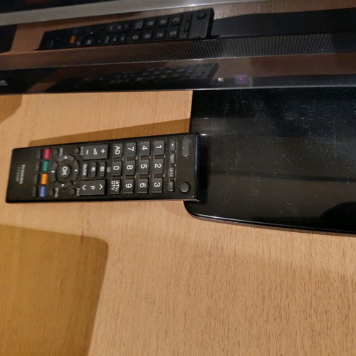 Toshiba 32 TV with remote control