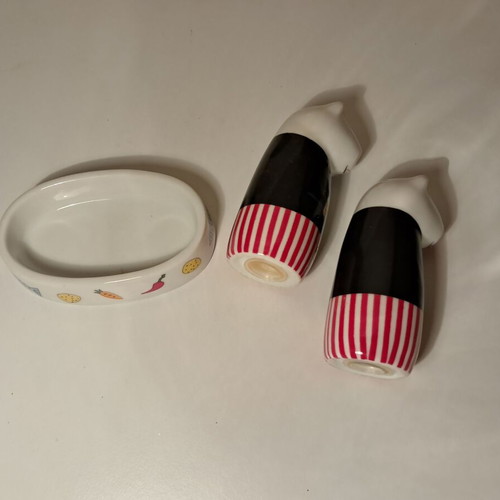 Cilio porcelain salt and pepper set new, 3 pieces with base