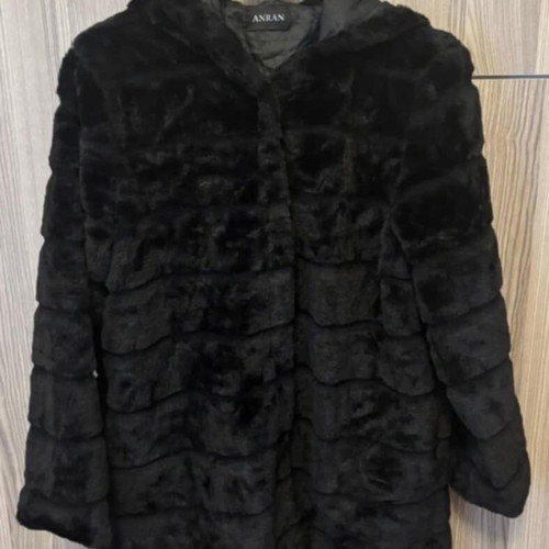 Synthetic women's fur coat like new, black, one size by Silia D