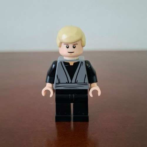 Lego Star Wars Luke Skywalker minifigure like new, dark bluish gray Jedi robe