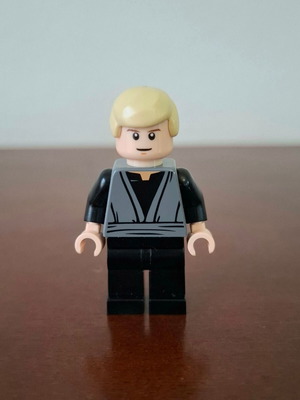 Lego Star Wars Luke Skywalker minifigure like new, dark bluish gray Jedi robe