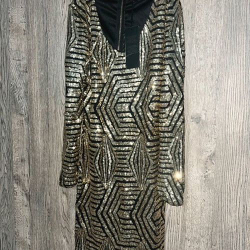 Gold dress with sequins new, one size
