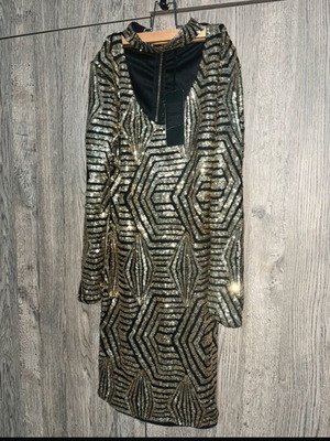 Gold dress with sequins new, one size