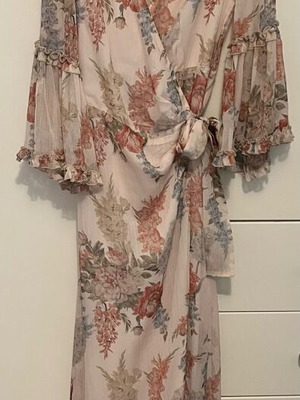BSB dress wrap like new, size 38 S/M, beige