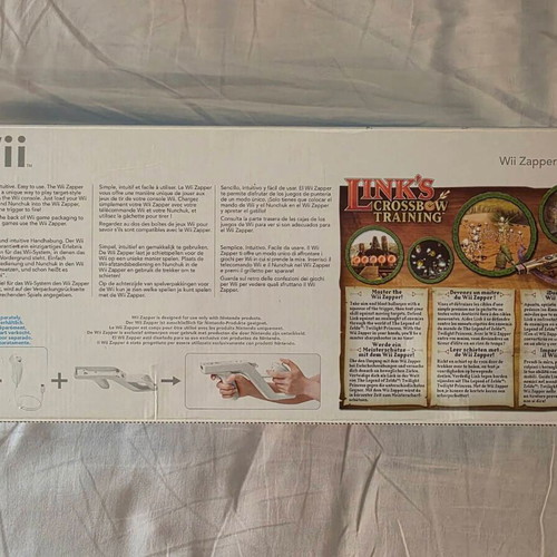 Link's Crossbow Training Nintendo Wii game like new with Wii Zapper