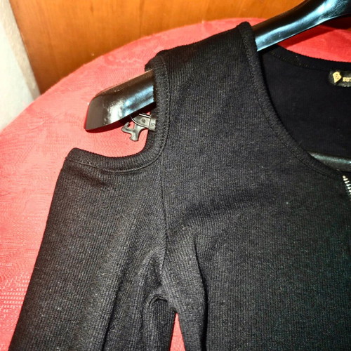 Fitted dress with zipper and shoulder cutouts like new, black, one size