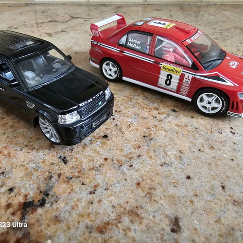 Hornby miniature car set Mitsubishi Lancer WRC and Range Rover Sport like new