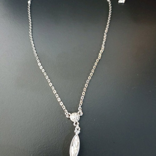 Swarovski necklace new with parrot clasp