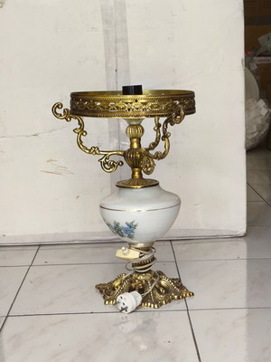 Living room lamp used without glass
