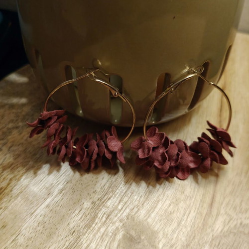 Hoop earrings with suede peach flowers new, gold color