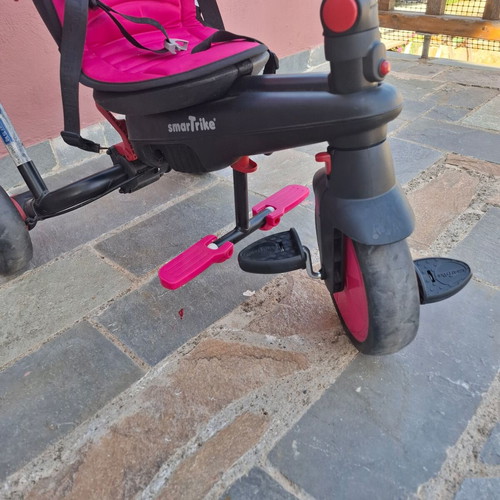 SmarTrike children's tricycle like new with canopy and safety features
