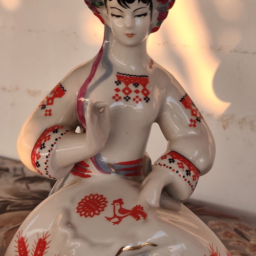 Porcelain figurine "Rushnichok", ZHK, Polonne Art Ceramics Factory, Ukraine
