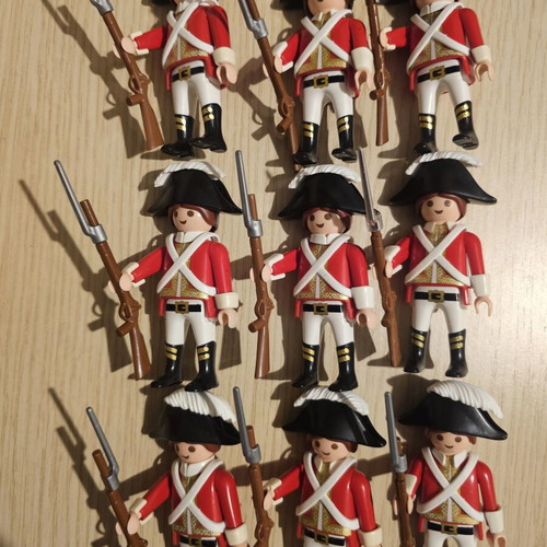 Playmobil English Soldiers figures used, set of 9, American Revolution
