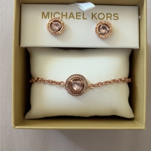 Michael Kors Rose Gold-Tone Logo Heart Bracelet and Stud Earring Gift Set new
