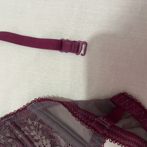 Venus Victoria bra size 75, grey and burgundy, detachable straps