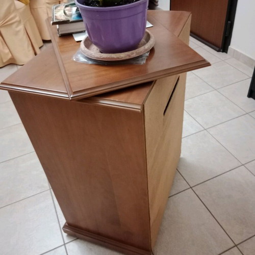 TV cabinet like new with wheels and glass doors
