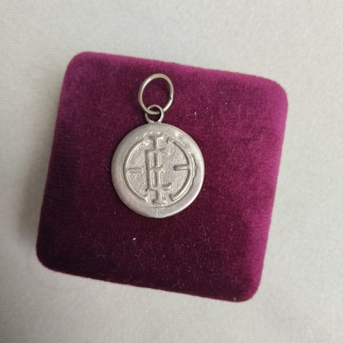Collectible pendant coin from National Historical Museum like new