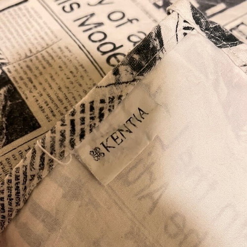 Kentia kitchen apron like new, 100% cotton, newspaper print