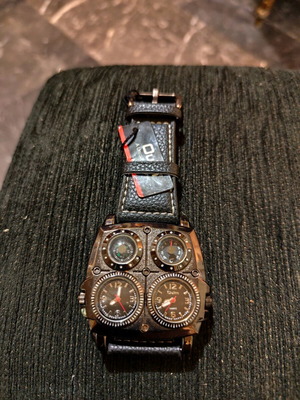 Oulm 1140 wristwatch new with dual time zones, compass and thermometer