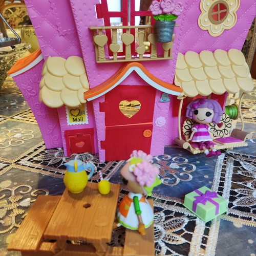 Mini Lalaloopsy Sew Sweet house with 2 dolls and furniture