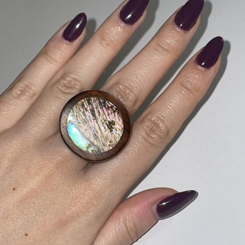 Wooden handmade ring set like new, 3 pieces with engraved flower and iridescent landscape