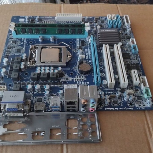Gigabyte GA-HA65M-D2H-B3 motherboard with Intel Core i5-2400 CPU and fan