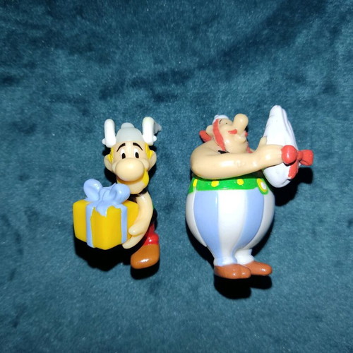 Asterix figures used, pack of 10 from kinder surprise