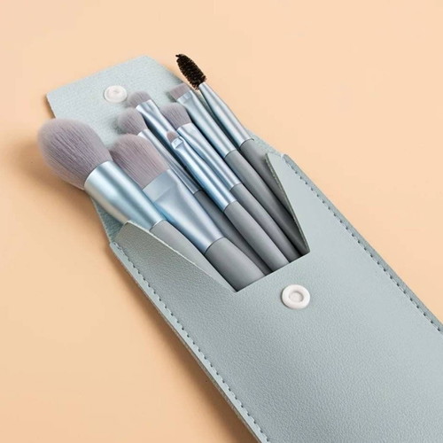 Makeup brush set 8 pieces new without tag