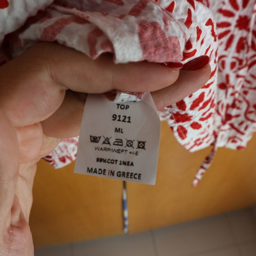 Arpyes shirt like new, medium/large, white and red