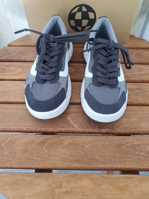 Vans Ultrarange Neo VR3 sneakers new, white and grey, size 38.5