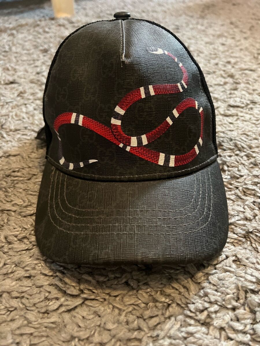 Gucci hat snake in very good condition,… - € 100,00 - Vendora.cy