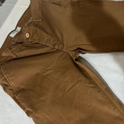 Boston teenage pants like new, size 32 for boys
