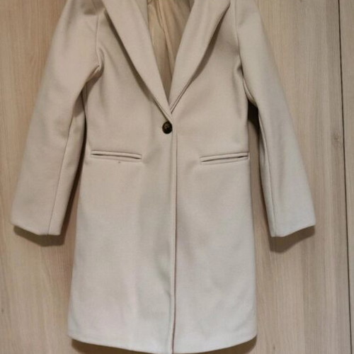 Coat in cream color like new, size XL, slim fit