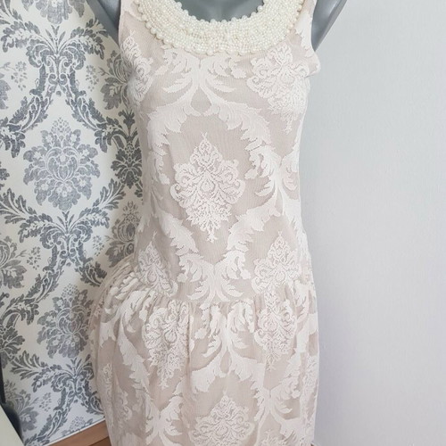 Benetton women's lace dress with pearls around neckline like new, size 34/XS