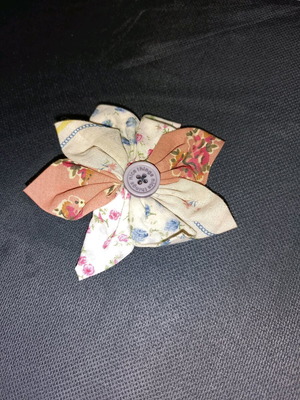 Nice Things fabric pin like new, 10cm diameter