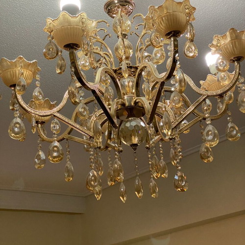 Gold bronze chandelier with 8 sockets like new