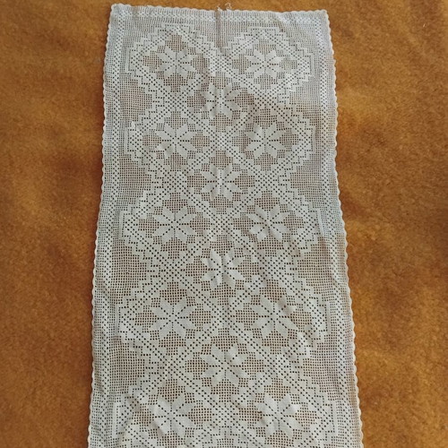 Vintage handmade filet table runner used, 70x35 cm