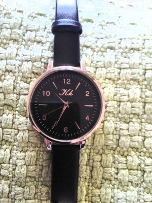 Ρολόι μεταχειρισμένο με μαύρο λουράκι και καντράν