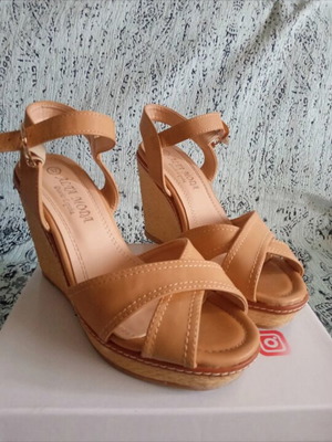 Πλατφόρμες Alba Moda ταμπά σαν καινούργιο, μέγεθος 37