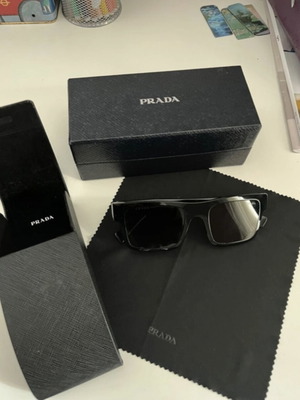 Prada Γυαλιά Ηλίου Unisex Ορθογώνιο Μαύρο Σκελετό SPR19WS 1AB5SO Σαν Καινούργιο