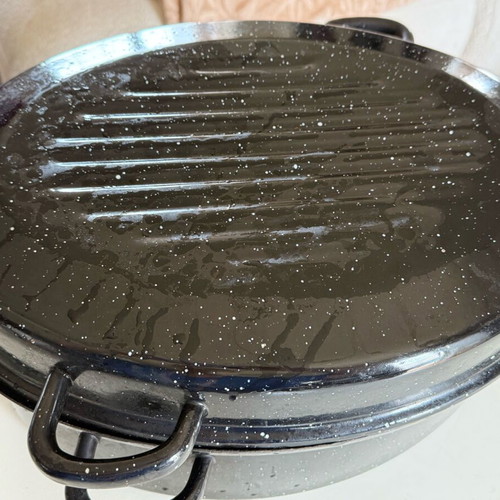 Enamel oval roasting pan used 32x42x18 cm