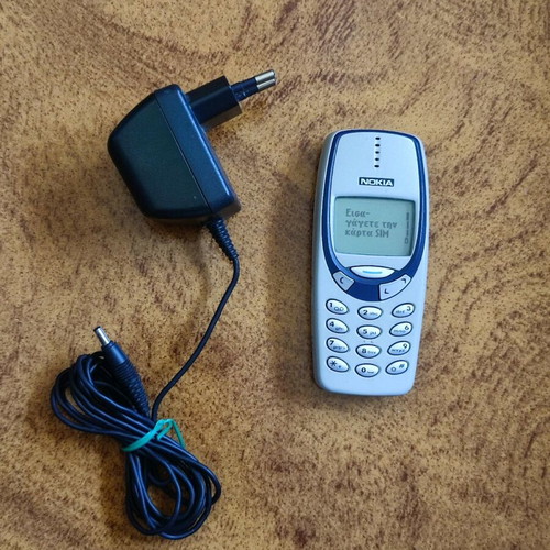 Nokia 3330 Classic Phone used with charger vintage brick model