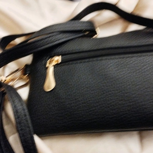 Small wallet bag for hand and shoulder suitable for travel