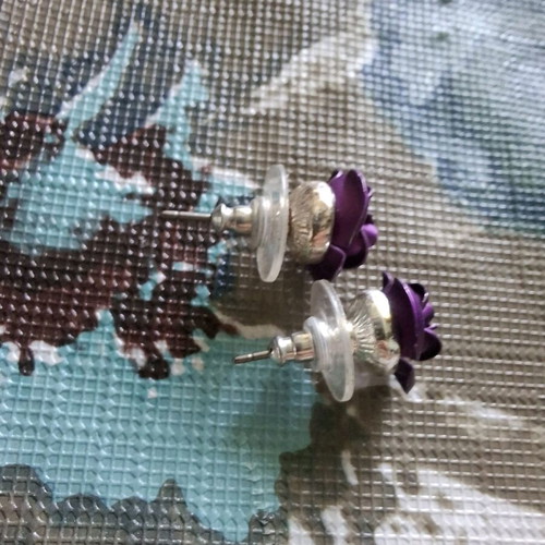 Rose shaped earrings purple used