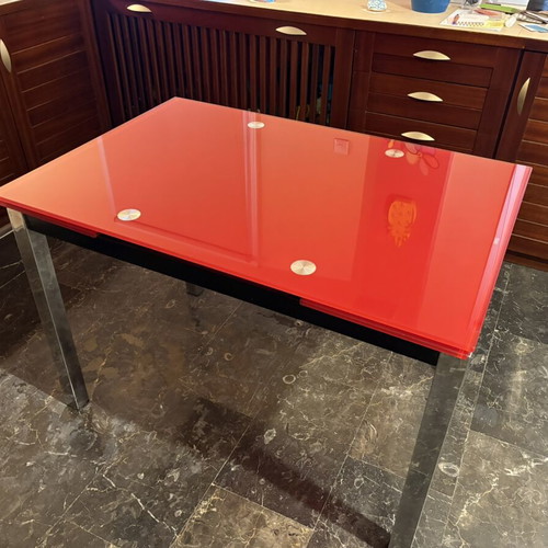 Extendable dining table with red glass surface like new