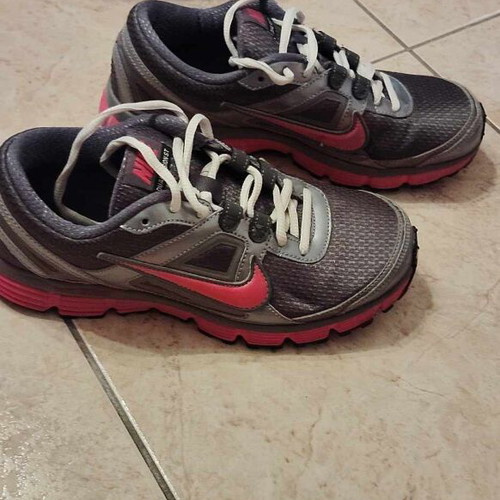 Αθλητικά παπούτσια Nike γκρι ροζ νούμερο 37.5 σαν καινούργια