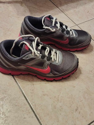 Αθλητικά παπούτσια Nike γκρι ροζ νούμερο 37.5 σαν καινούργια