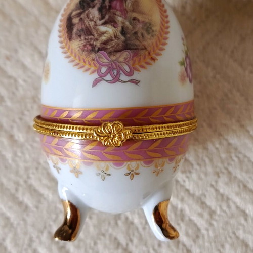 Limoges France egg jewelry box like new with female figures