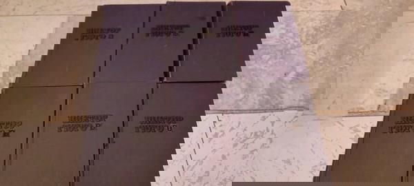 6 βιβλία Βίκτορ Ούγκο στα ρωσσικα ΜΟΝΟ 6€