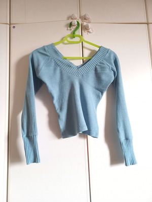 Lynne blouse blue with V, like new, wool, size S/XS